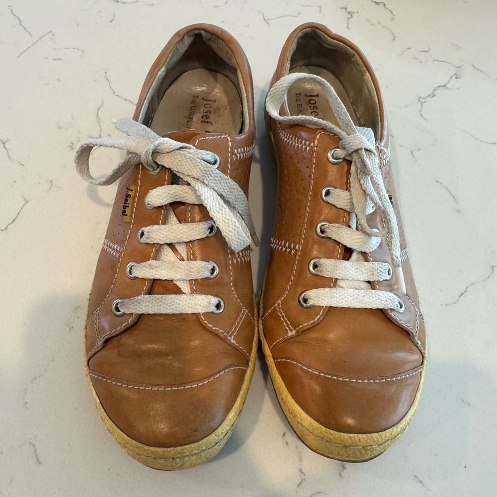 Joseph Siebel Sneakers.